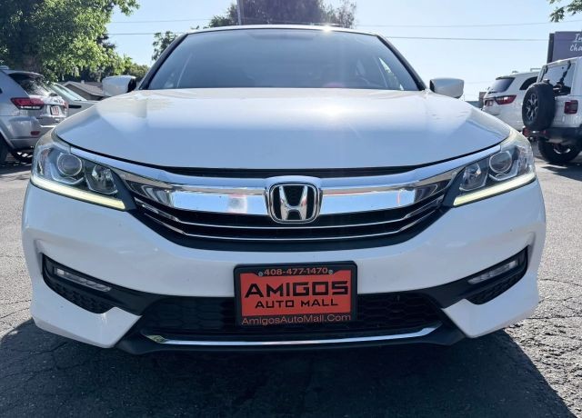 Honda Accord Sedan Vehicle Full-screen Gallery Image 02