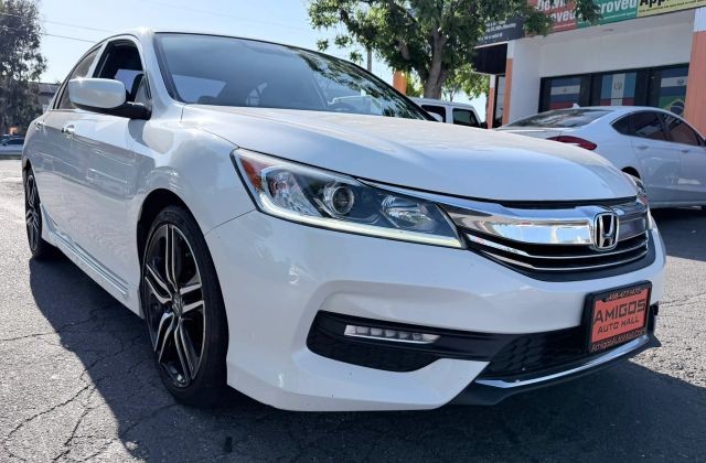 Honda Accord Sedan Vehicle Full-screen Gallery Image 03
