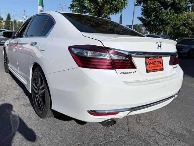 Honda Accord Sedan Vehicle Full-screen Gallery Image 04