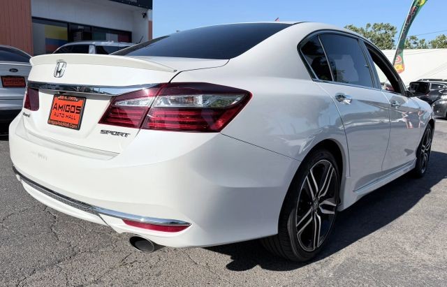 Honda Accord Sedan Vehicle Full-screen Gallery Image 06