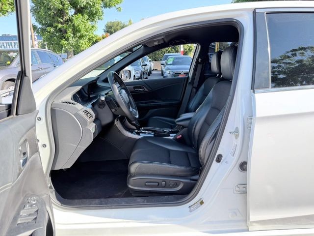 Honda Accord Sedan Vehicle Full-screen Gallery Image 08