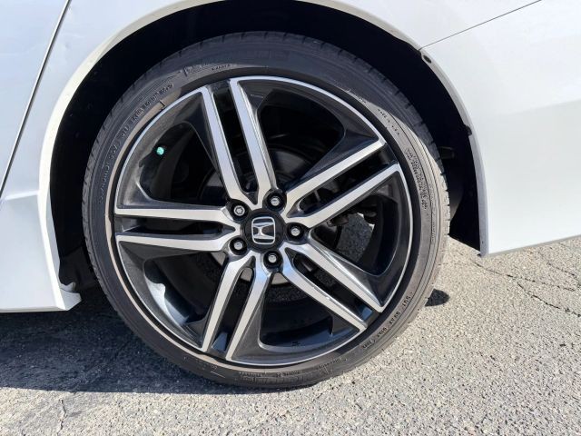 Honda Accord Sedan Vehicle Full-screen Gallery Image 11
