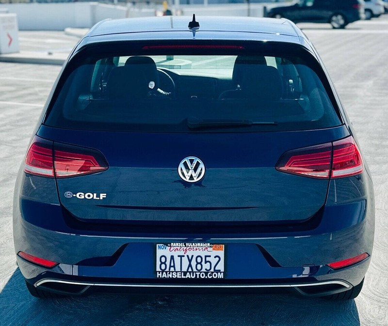 Volkswagen e-Golf Vehicle Full-screen Gallery Image 08