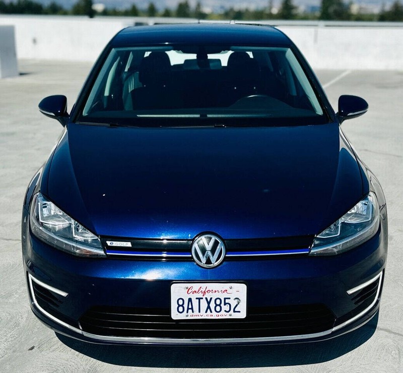 Volkswagen e-Golf Vehicle Full-screen Gallery Image 10