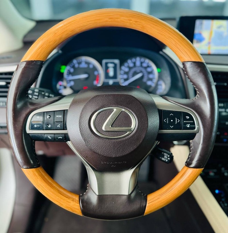 Lexus RX 350 Vehicle Full-screen Gallery Image 13