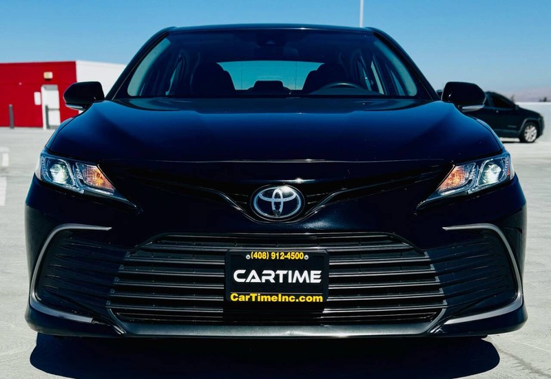 Toyota Camry Vehicle Full-screen Gallery Image 12