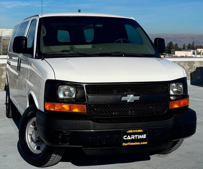 Chevrolet Express Cargo Van Vehicle Full-screen Gallery Image 03