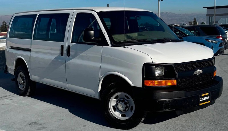 Chevrolet Express Cargo Van Vehicle Full-screen Gallery Image 04