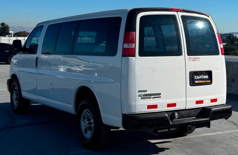 Chevrolet Express Cargo Van Vehicle Full-screen Gallery Image 08