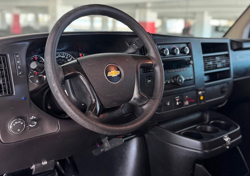 Chevrolet Express Cargo Van Vehicle Full-screen Gallery Image 15