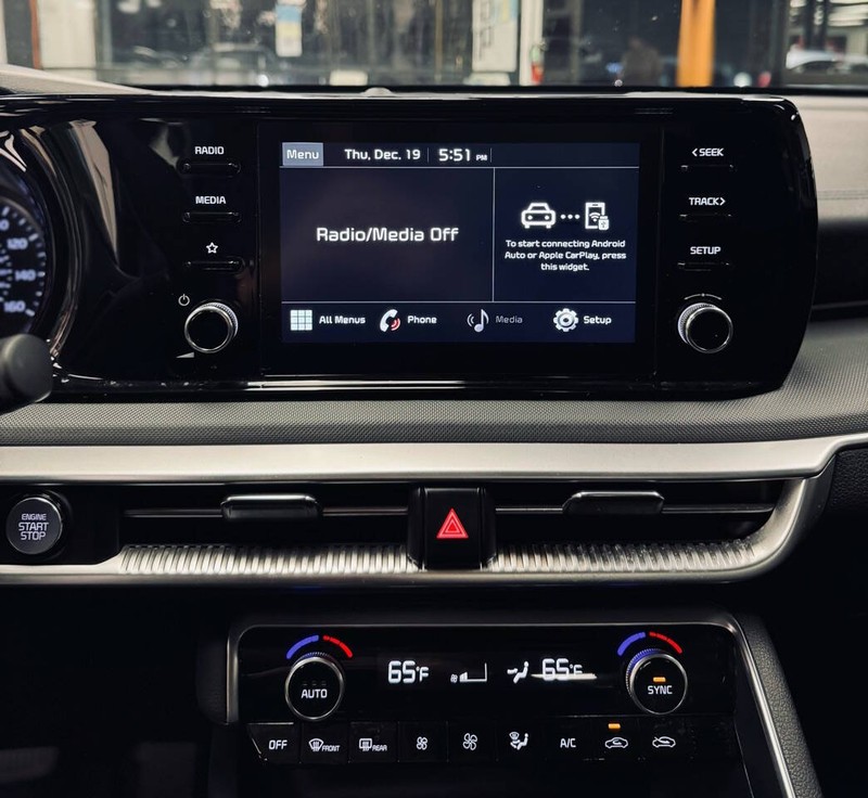 Kia K5 Vehicle Full-screen Gallery Image 19