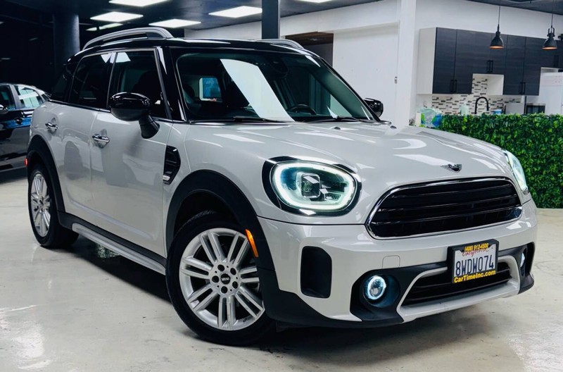 MINI Countryman Vehicle Full-screen Gallery Image 04