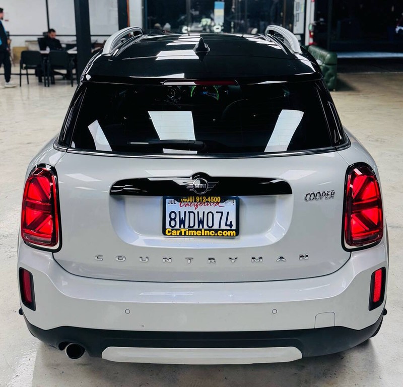 MINI Countryman Vehicle Full-screen Gallery Image 11