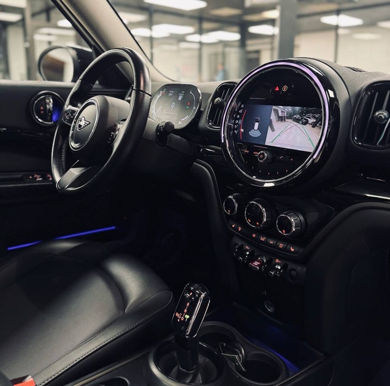 MINI Countryman Vehicle Full-screen Gallery Image 18