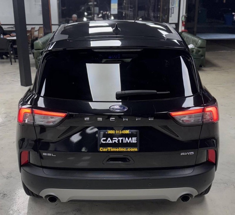 Ford Escape Vehicle Full-screen Gallery Image 10