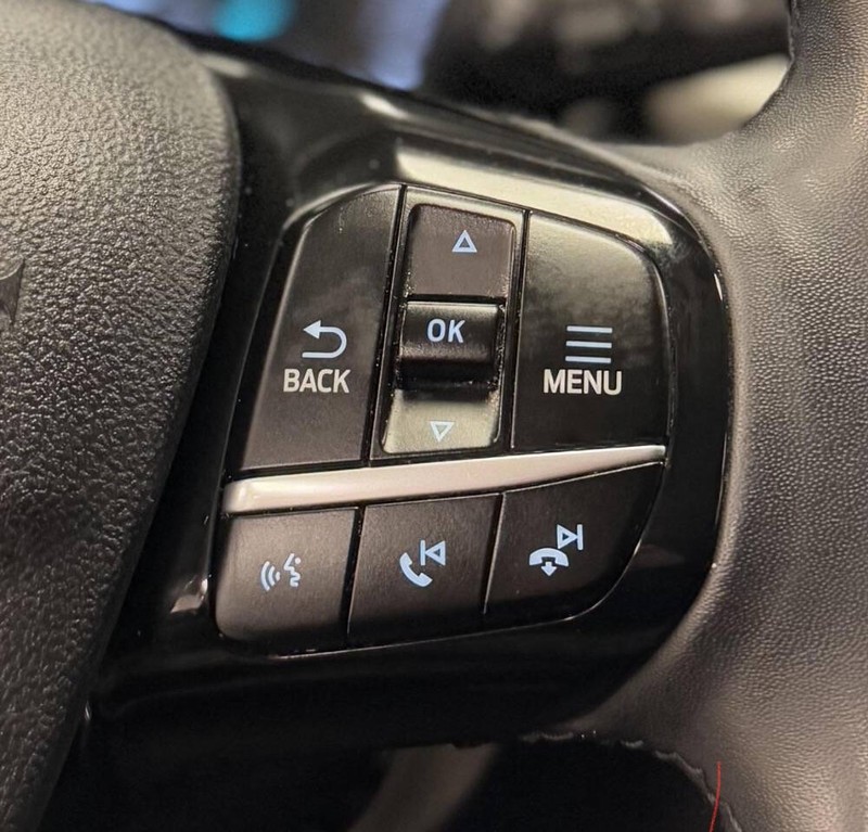 Ford Escape Vehicle Full-screen Gallery Image 17