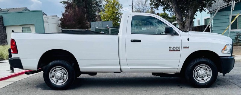 Ram 2500 Vehicle Full-screen Gallery Image 06