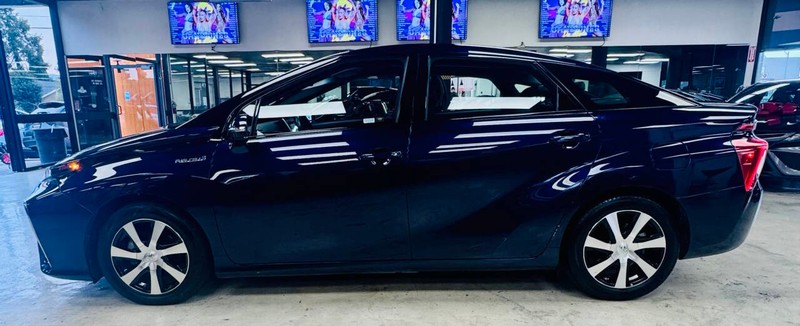 Toyota Mirai Vehicle Full-screen Gallery Image 07