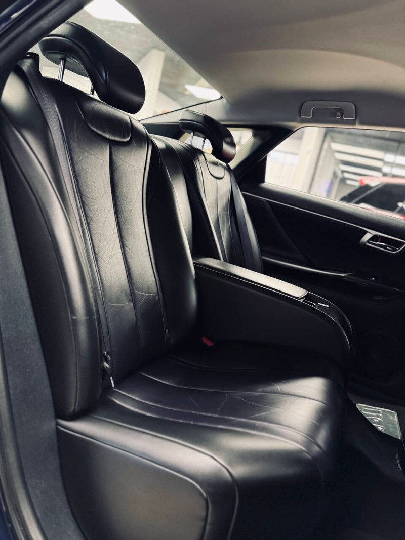 Toyota Mirai Vehicle Full-screen Gallery Image 15