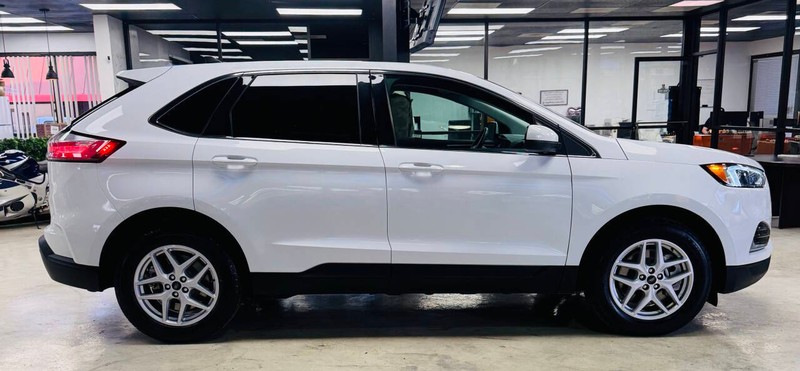 Ford Edge Vehicle Full-screen Gallery Image 05