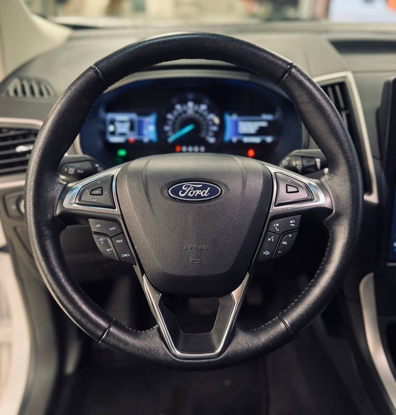 Ford Edge Vehicle Full-screen Gallery Image 10