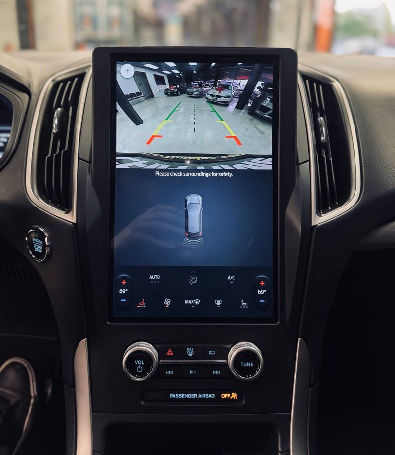 Ford Edge Vehicle Full-screen Gallery Image 12