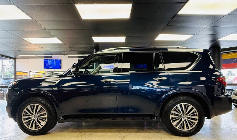 Nissan Armada Vehicle Full-screen Gallery Image 04