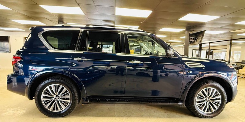 Nissan Armada Vehicle Full-screen Gallery Image 08
