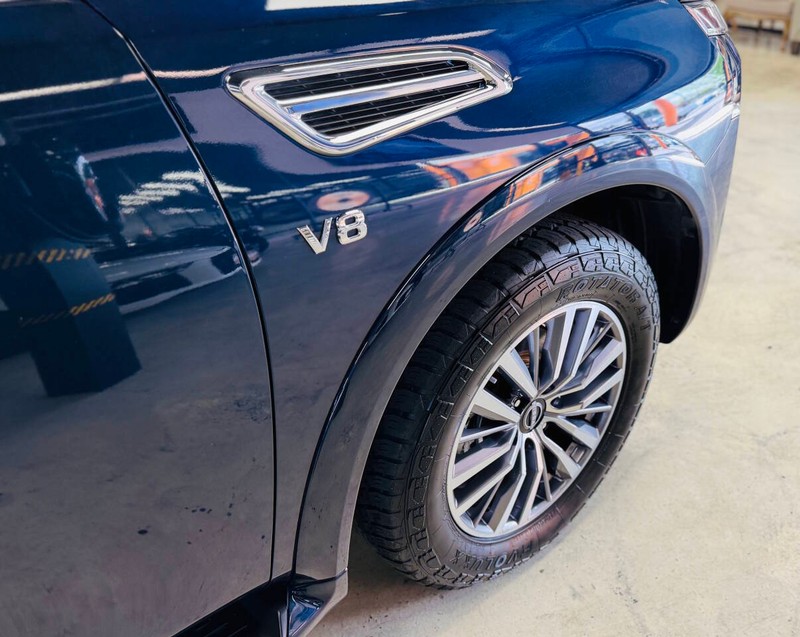 Nissan Armada Vehicle Full-screen Gallery Image 09