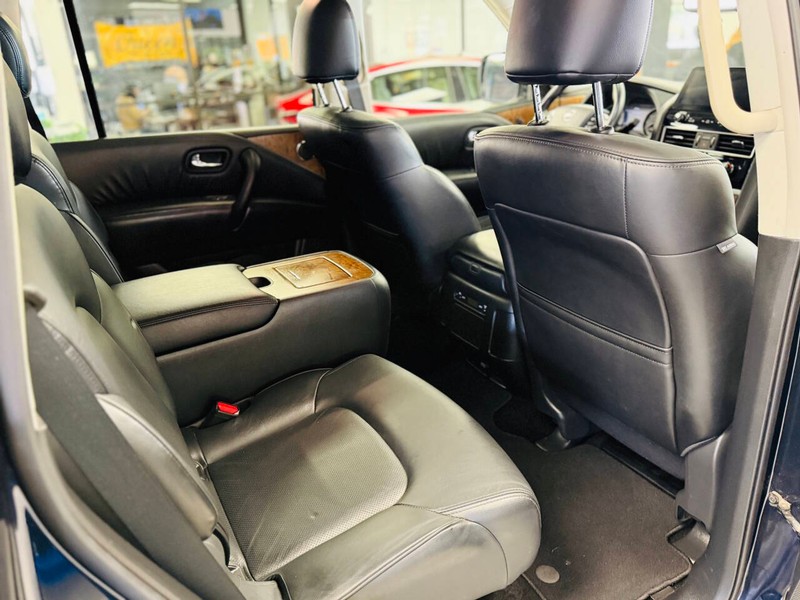 Nissan Armada Vehicle Full-screen Gallery Image 12