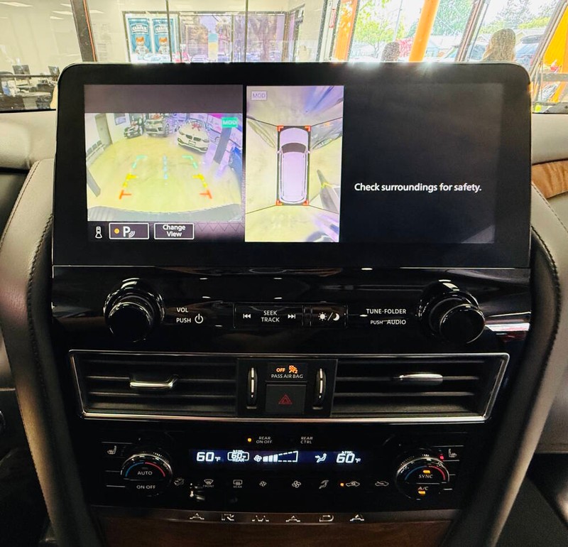 Nissan Armada Vehicle Full-screen Gallery Image 17