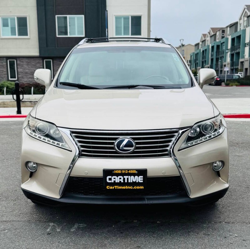 Lexus RX 450h Vehicle Full-screen Gallery Image 03