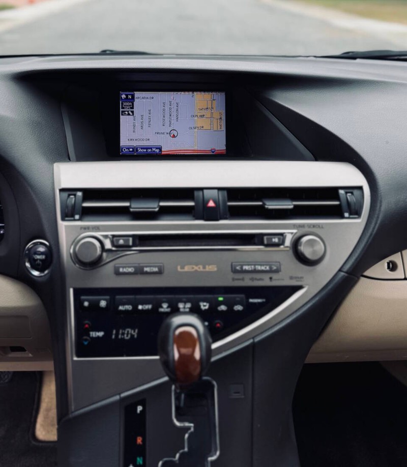 Lexus RX 450h Vehicle Full-screen Gallery Image 12