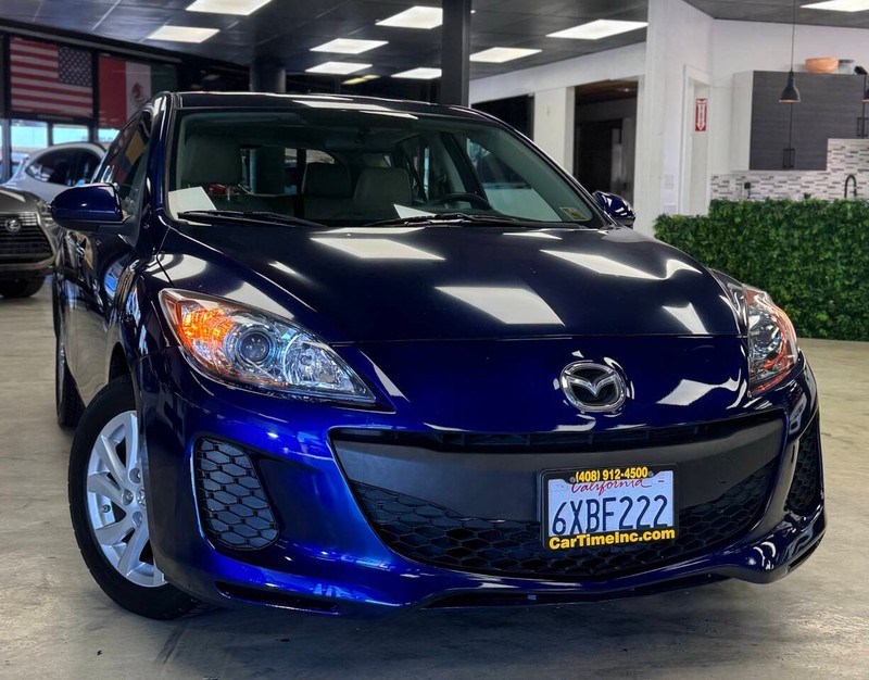Mazda MAZDA3 Vehicle Full-screen Gallery Image 03