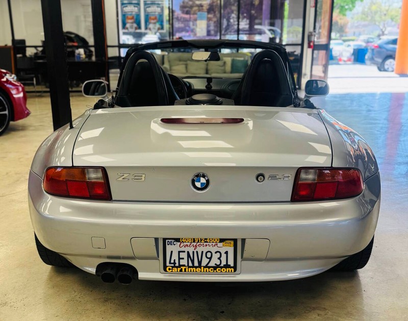 BMW Z3 Vehicle Full-screen Gallery Image 06