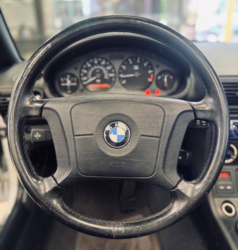 BMW Z3 Vehicle Full-screen Gallery Image 08