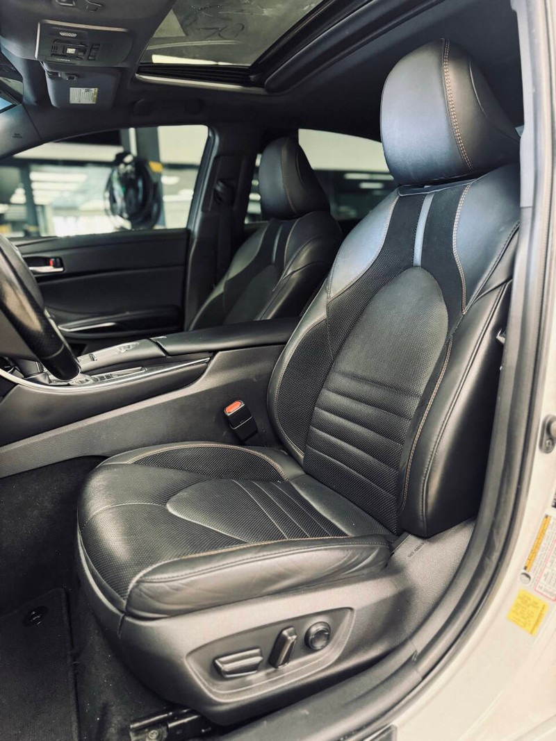 Toyota Avalon Vehicle Full-screen Gallery Image 14