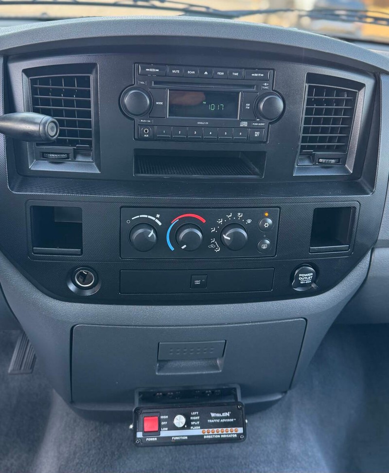 Dodge Ram 2500 Vehicle Full-screen Gallery Image 15