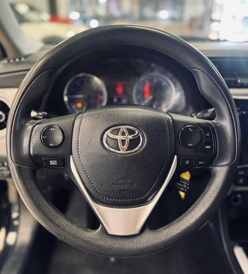 Toyota Corolla Vehicle Full-screen Gallery Image 09