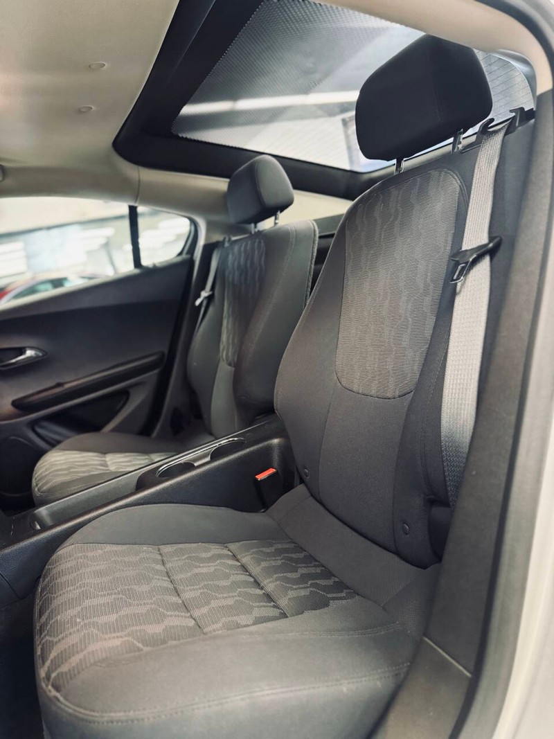 Chevrolet Volt Vehicle Full-screen Gallery Image 15