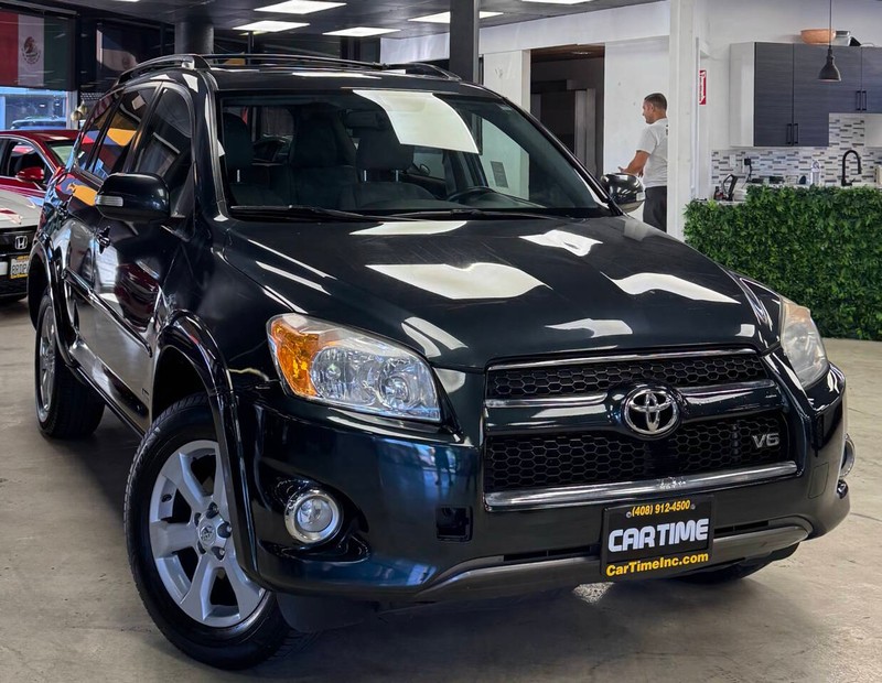 Toyota RAV4 Vehicle Full-screen Gallery Image 03