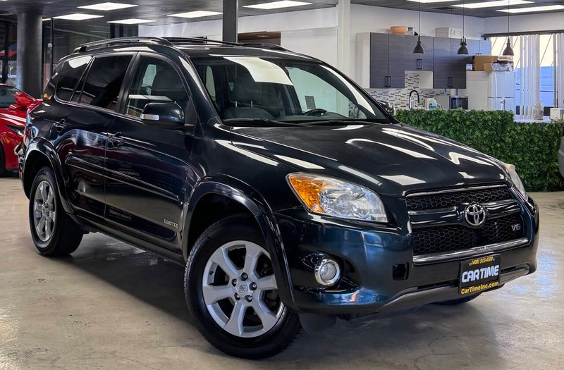 Toyota RAV4 Vehicle Full-screen Gallery Image 04