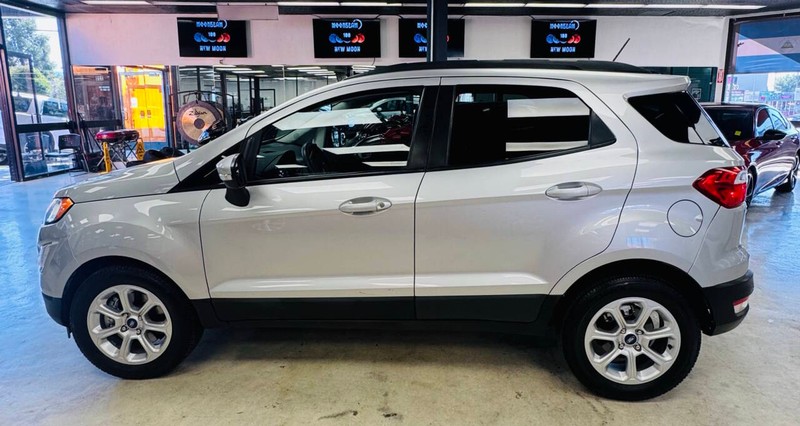 Ford EcoSport Vehicle Full-screen Gallery Image 04