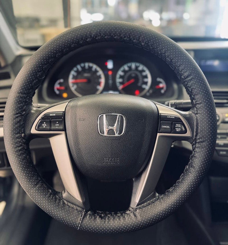 Honda Accord Sedan Vehicle Full-screen Gallery Image 09