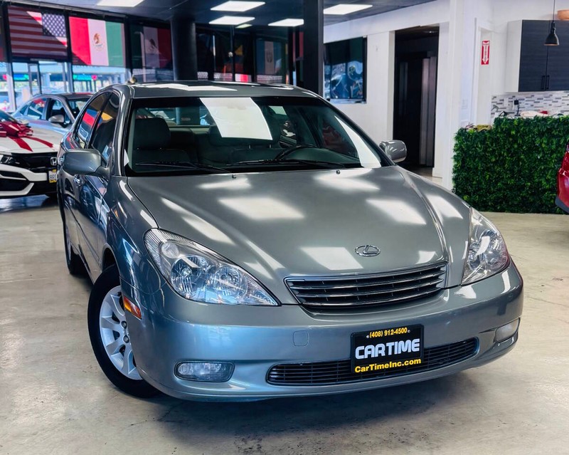 Lexus ES 300 Vehicle Full-screen Gallery Image 02