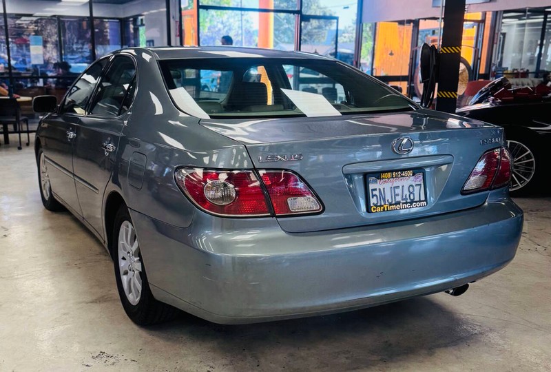 Lexus ES 300 Vehicle Full-screen Gallery Image 06
