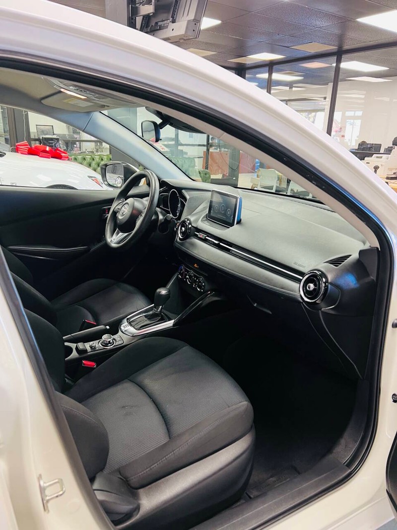 Toyota Yaris iA Vehicle Full-screen Gallery Image 14