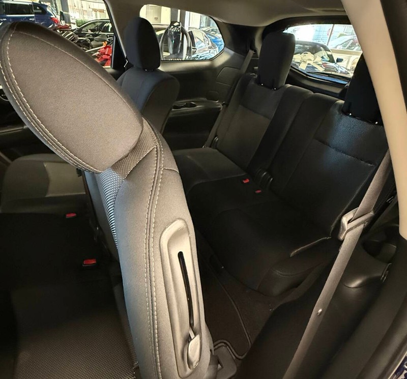 Nissan Pathfinder Vehicle Full-screen Gallery Image 16