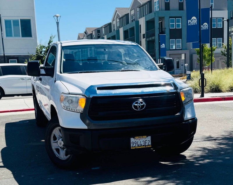 Toyota Tundra 4WD Vehicle Full-screen Gallery Image 03