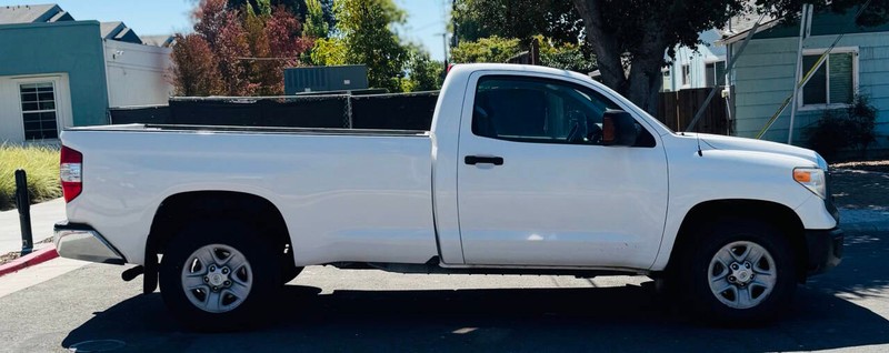 Toyota Tundra 4WD Vehicle Full-screen Gallery Image 05
